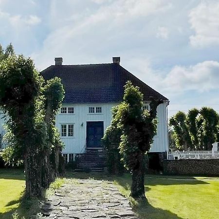 Bosvik Gard, Nyrenovert Leilighet I Hovedhus Fra 1756 Risør Exteriör bild